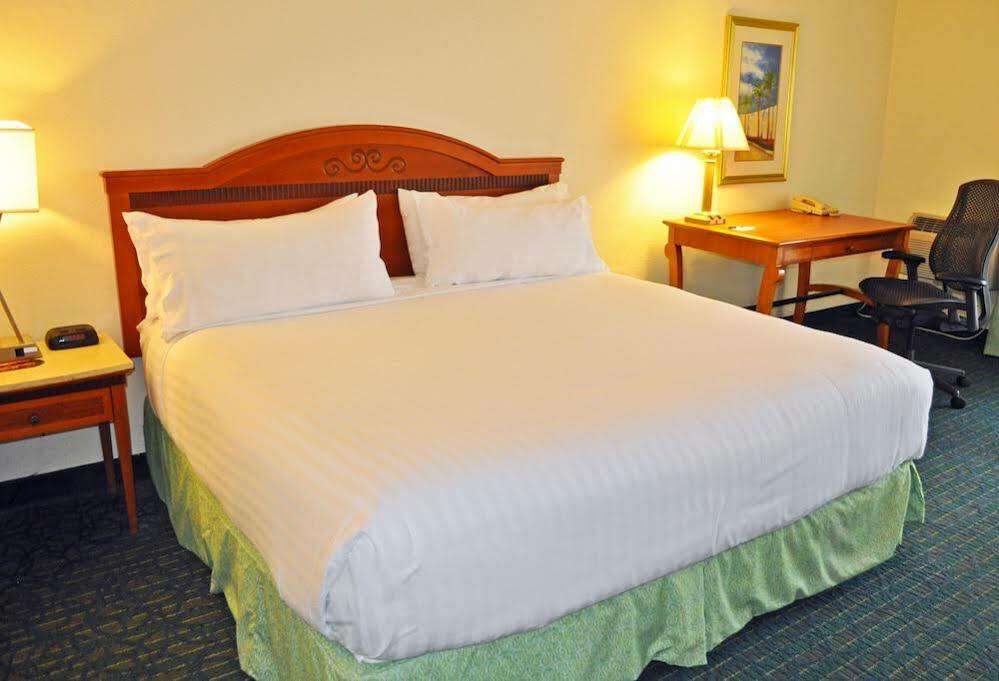 Holiday Inn Express Boca Raton - West By Ihg Екстериор снимка