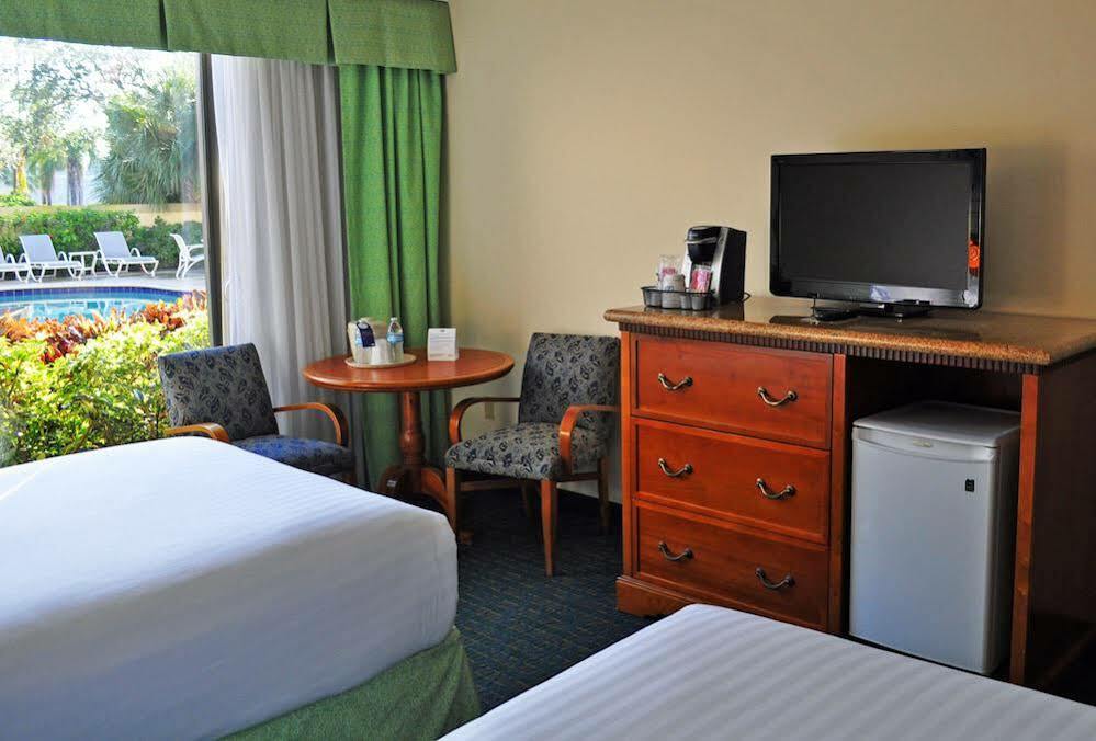 Holiday Inn Express Boca Raton - West By Ihg Екстериор снимка