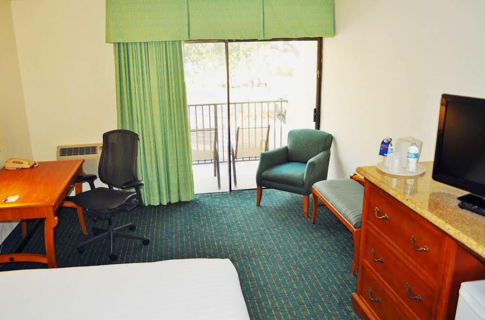 Holiday Inn Express Boca Raton - West By Ihg Екстериор снимка